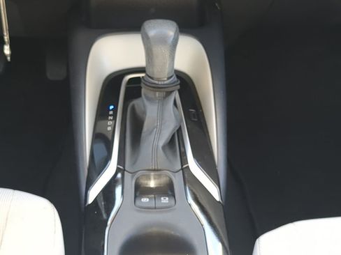 Used 2022 Toyota Corolla LE image 25