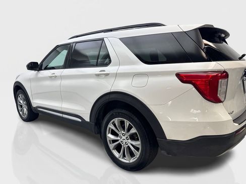 Used 2022 Ford Explorer XLT w/ Equipment Group 202A AWD/4WD image 14