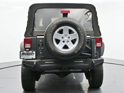 Used 2017 Jeep Wrangler Unlimited Rubicon w/ Connectivity Group AWD/4WD image 6