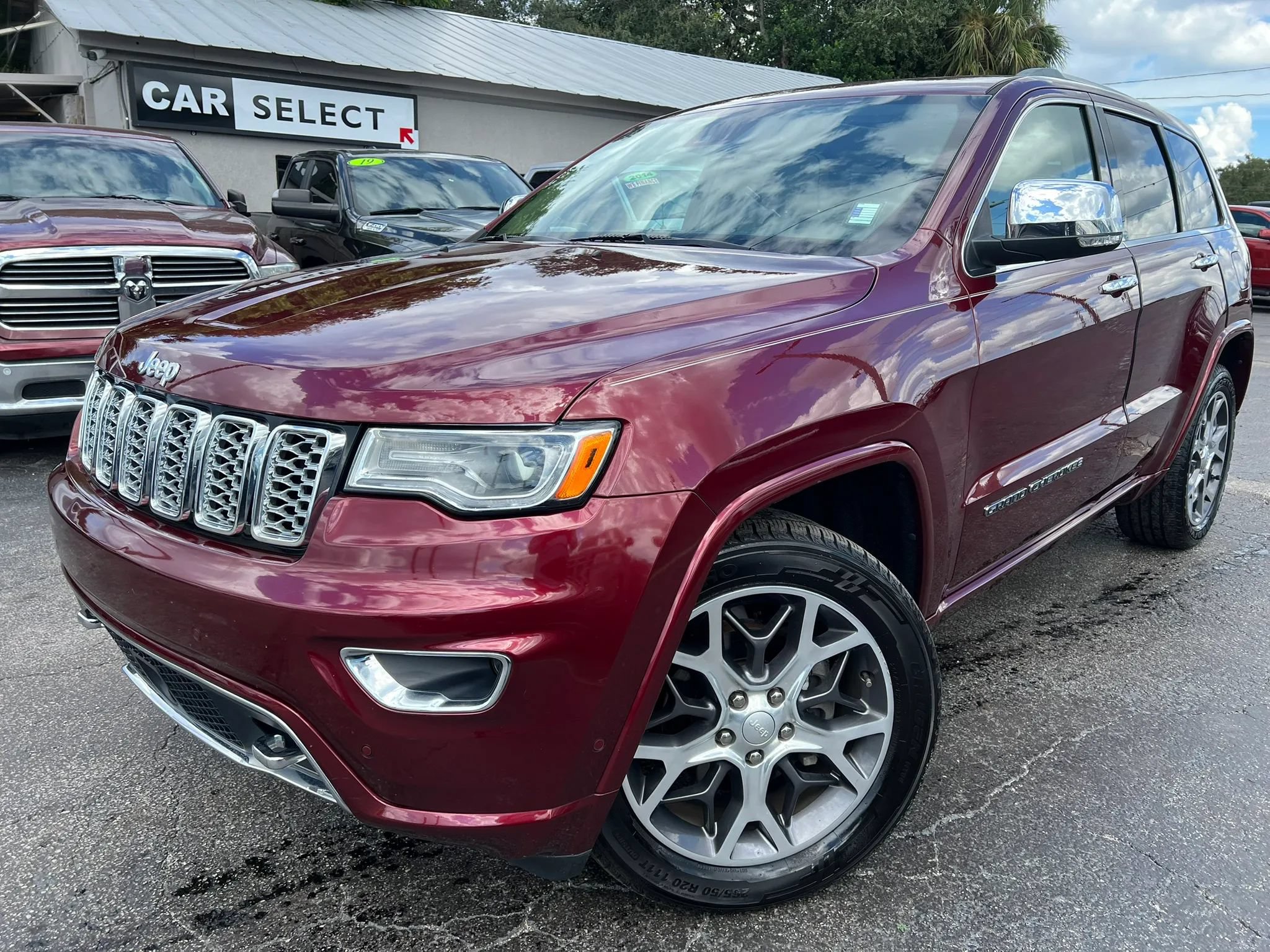 Used 2019 Jeep Grand Cherokee Overland RWD image 1