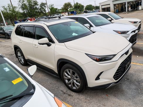 Certified 2024 Toyota Grand Highlander FWD image 7