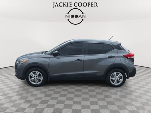 Used 2018 Nissan Kicks S FWD image 8