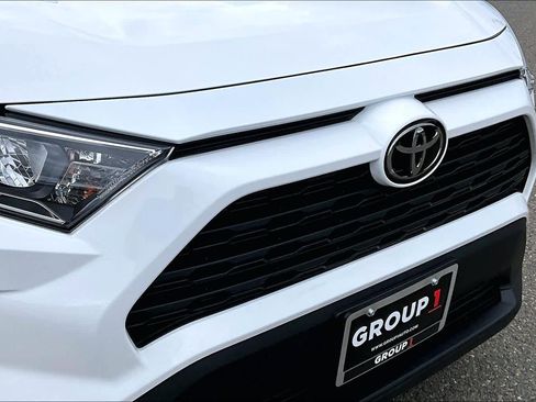Used 2021 Toyota RAV4 XLE w/ Carpet Mat Package (TMS) FWD image 29