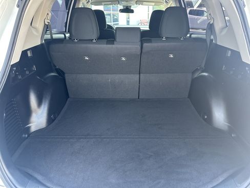 Used 2018 Toyota RAV4 LE FWD image 23