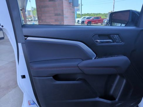 Used 2026 Chevrolet Colorado Z71 w/ Technology Package AWD/4WD image 12