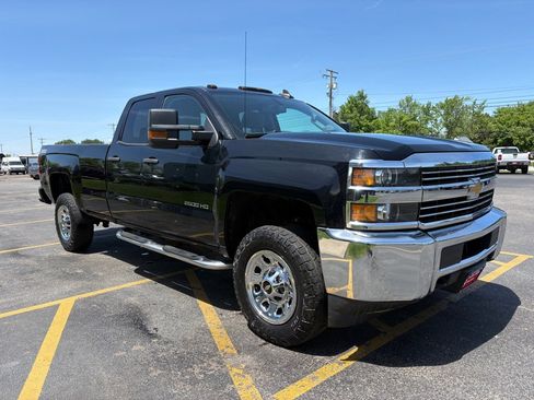 Used 2017 Chevrolet Silverado 2500 W/T w/ WT Convenience Package AWD/4WD image 4