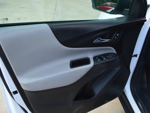 Used 2018 Chevrolet Equinox LS FWD image 13