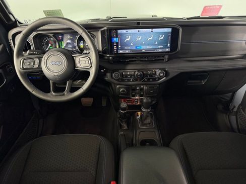 Used 2025 Jeep Wrangler Unlimited Rubicon 4xe w/ Safety Group AWD/4WD image 14