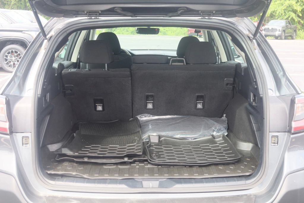 Used 2021 Subaru Outback AWD/4WD image 17