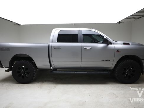 Used 2022 RAM 2500 Big Horn w/ Night Edition AWD/4WD image 5