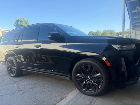 Used 2023 Cadillac Escalade Sport Platinum AWD/4WD image 2
