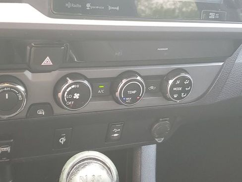 Used 2016 Toyota Tacoma TRD Sport w/ Towing Package AWD/4WD image 19