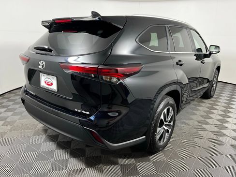 Used 2026 Toyota Highlander XLE AWD/4WD image 5