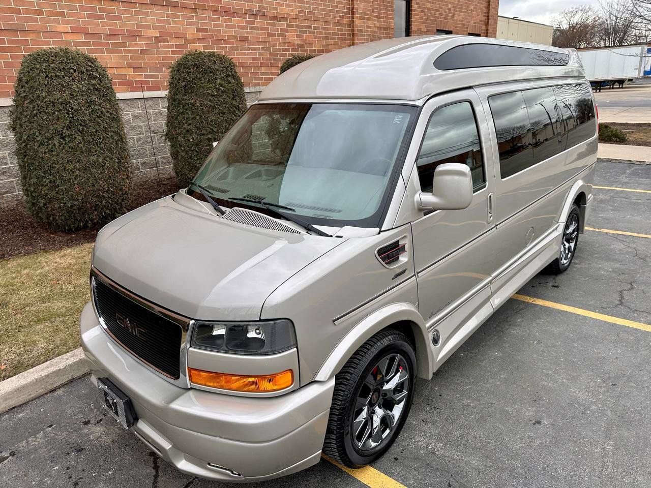 Used 2023 GMC Savana 2500 RWD image 9