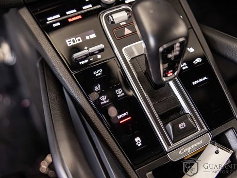 Used 2023 Porsche Cayenne w/ Premium Package AWD/4WD image 30