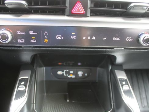 Certified 2025 Kia Sorento S FWD image 41