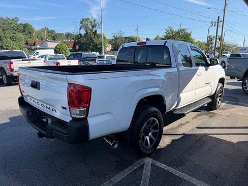 Used 2019 Toyota Tacoma SR w/ SR Convenience Package AWD/4WD image 4