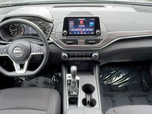 New 2025 Nissan Altima 2.5 SV image 12