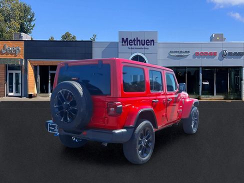Used 2024 Jeep Wrangler Unlimited Sahara AWD/4WD image 4