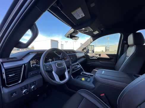 Used 2025 GMC Sierra 3500 Denali w/ Technology Package image 10