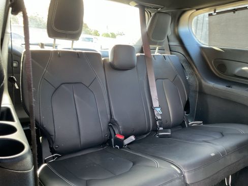Used 2020 Chrysler Pacifica Touring-L image 30