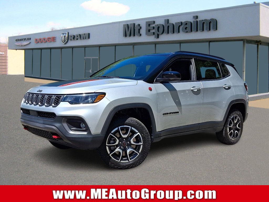 Used 2025 Jeep Compass Trailhawk AWD/4WD image 1