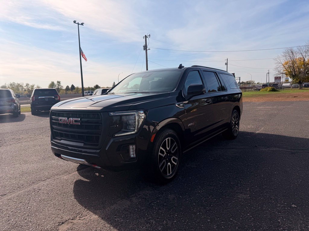 Used 2023 GMC Yukon XL AT4 w/ AT4 Premium Plus Package AWD/4WD image 11