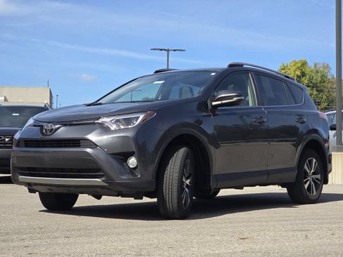 Used 2018 Toyota RAV4 XLE FWD image 10