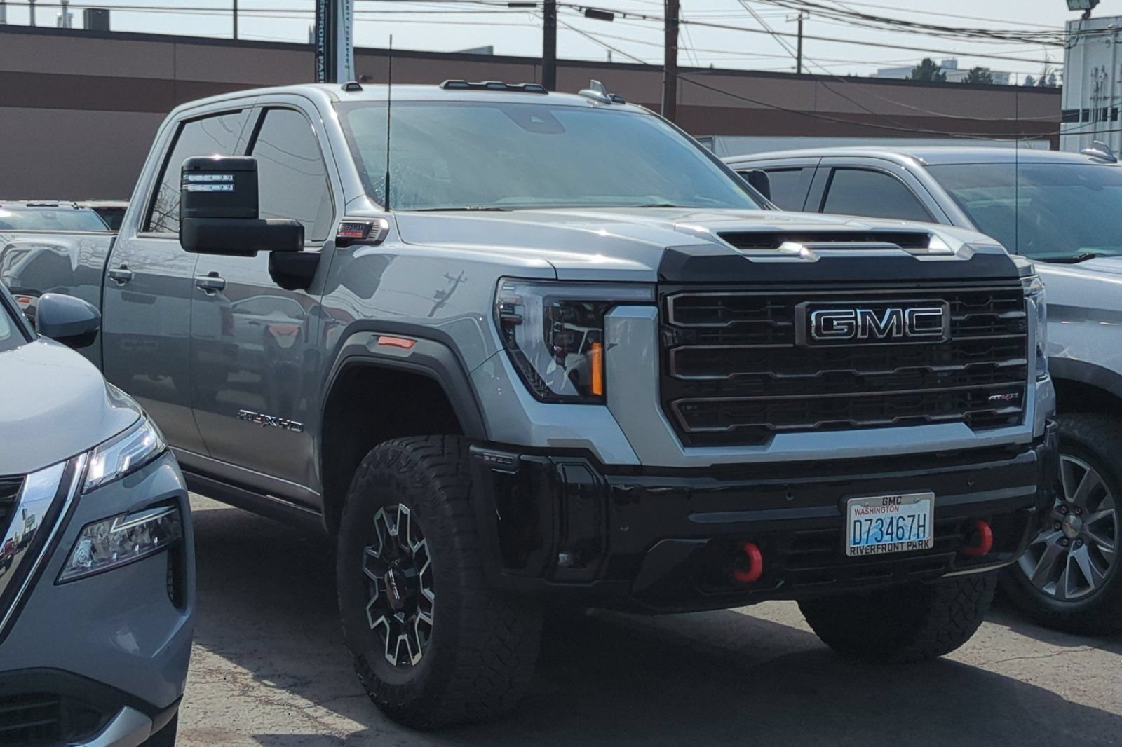 Used 2025 GMC Sierra 2500 AT4X AWD/4WD image 2