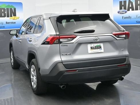 Used 2022 Toyota RAV4 LE FWD image 4