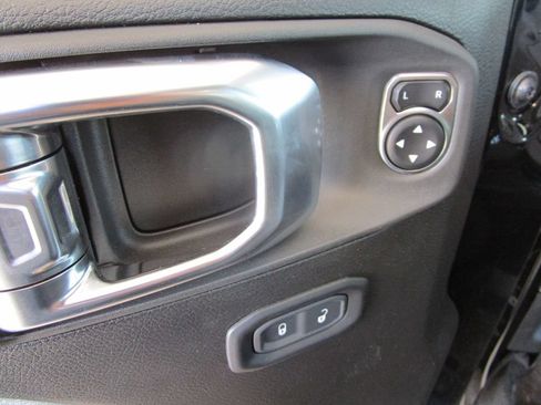 Used 2025 Jeep Wrangler Sport AWD/4WD image 26