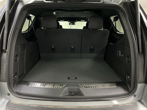 New 2025 Chevrolet Suburban Premier image 61