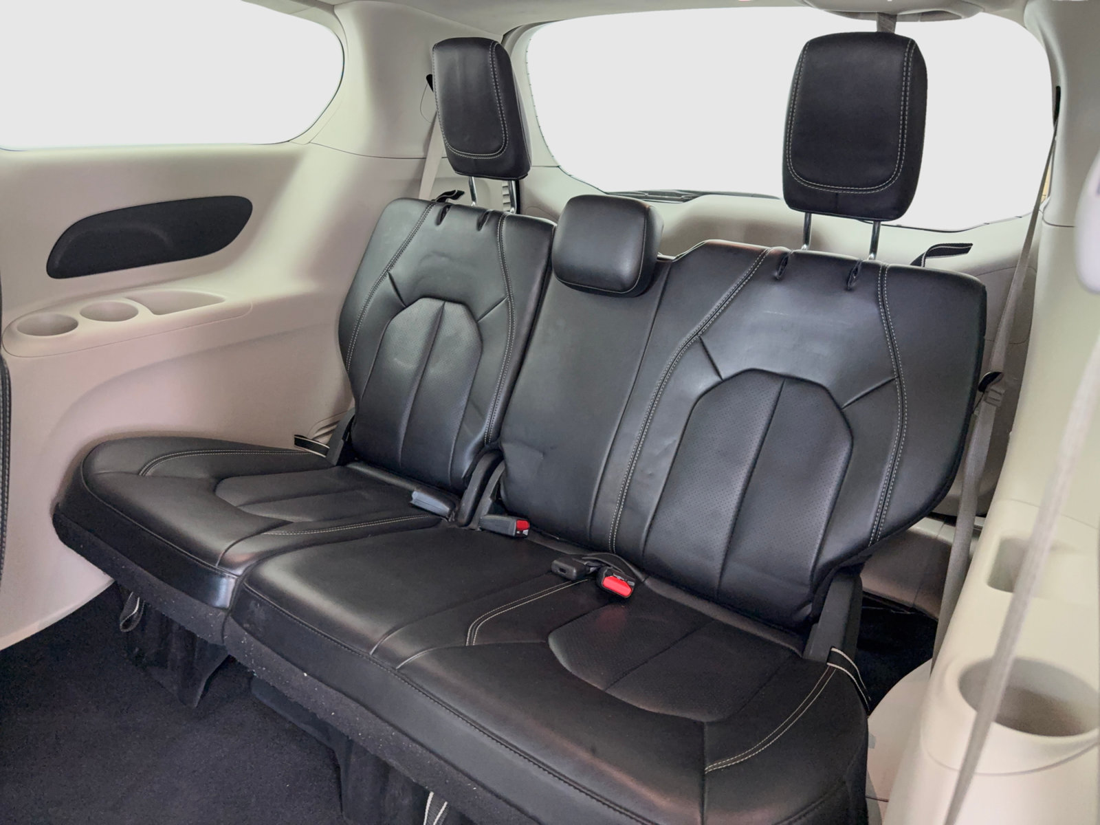 Used 2023 Chrysler Pacifica Touring-L FWD image 38