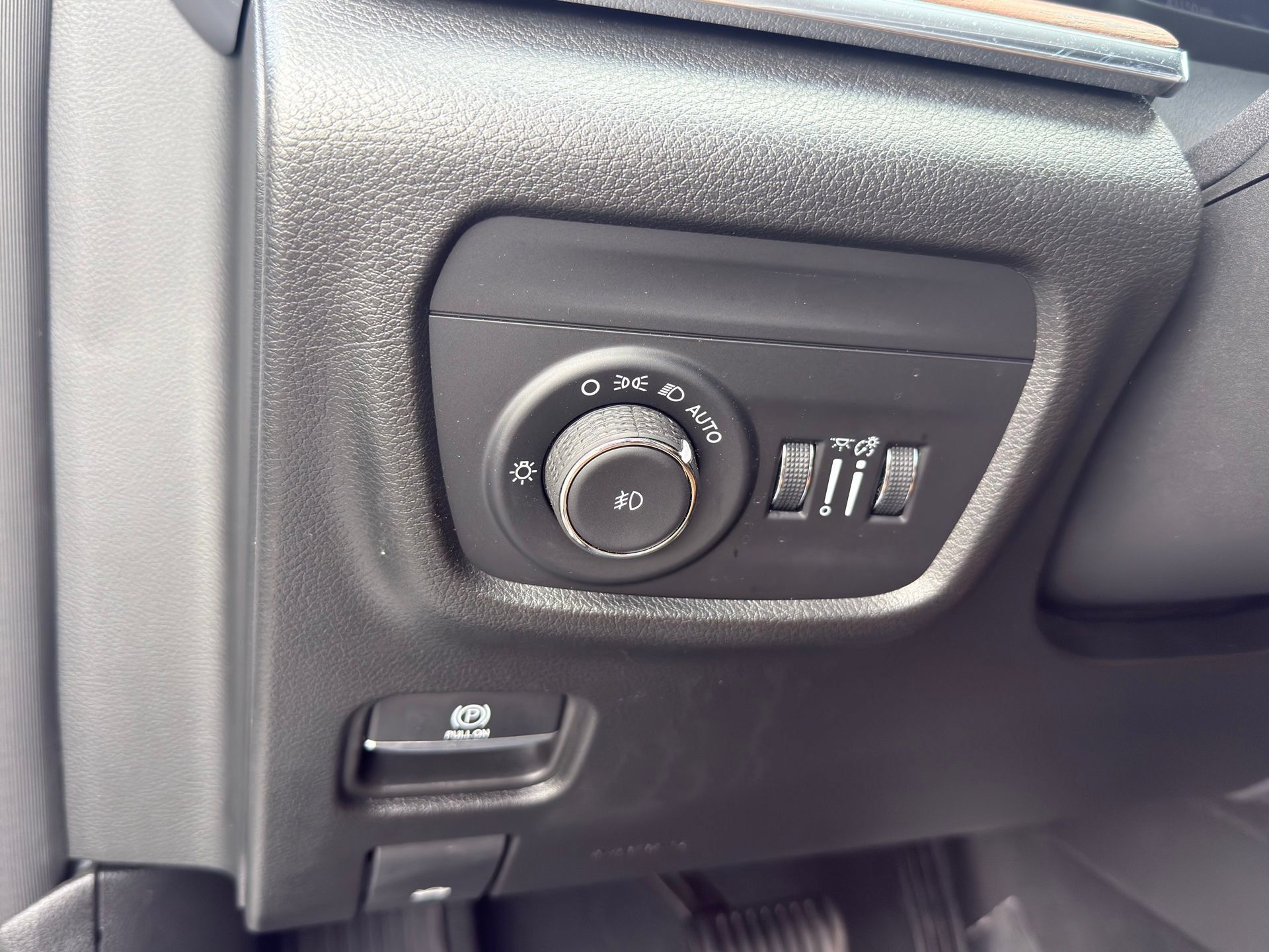 Used 2023 Jeep Grand Cherokee Summit RWD image 21