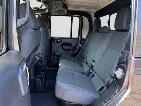 New 2025 Jeep Gladiator Sport image 15