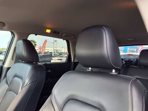 Used 2023 Nissan Pathfinder SL FWD image 17