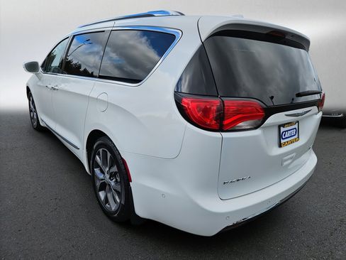 Used 2017 Chrysler Pacifica Limited image 5