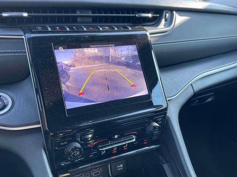 Used 2023 Jeep Grand Cherokee Laredo image 26