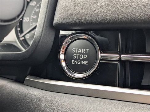 New 2025 Mitsubishi Outlander SE image 26