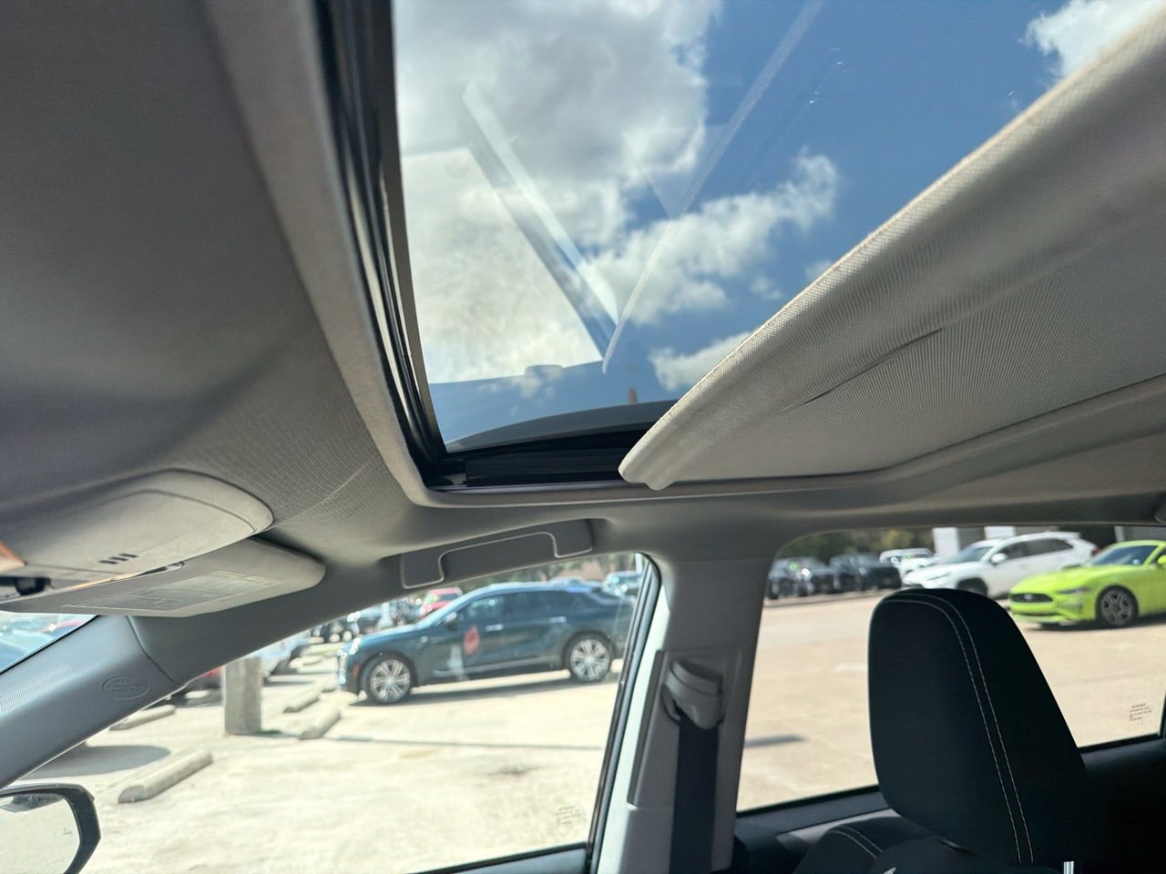 Used 2018 Toyota RAV4 XLE w/ Plus Extra Value Package FWD image 10