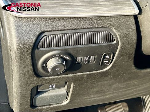 Used 2024 Jeep Wagoneer Series II w/ Flexible Seating Group image 13