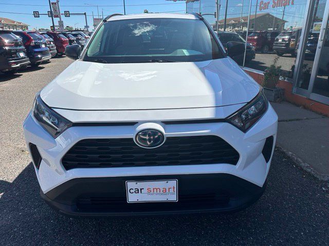 Used 2021 Toyota RAV4 LE AWD/4WD image 2