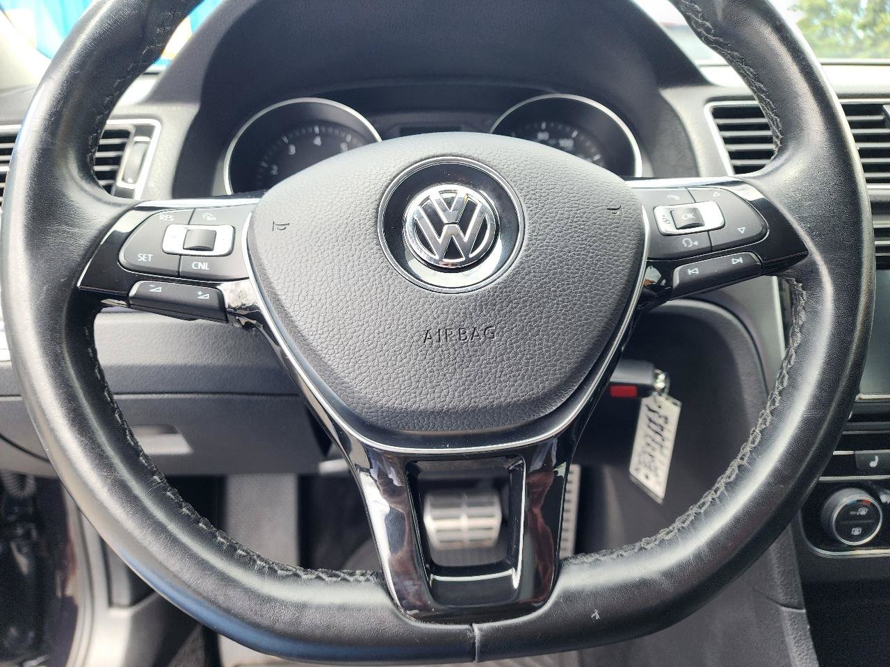 Used 2017 Volkswagen Passat 1.8T R-Line w/ R-Line Lighting Package FWD image 18