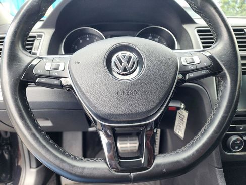 Used 2017 Volkswagen Passat 1.8T R-Line w/ R-Line Lighting Package FWD image 18