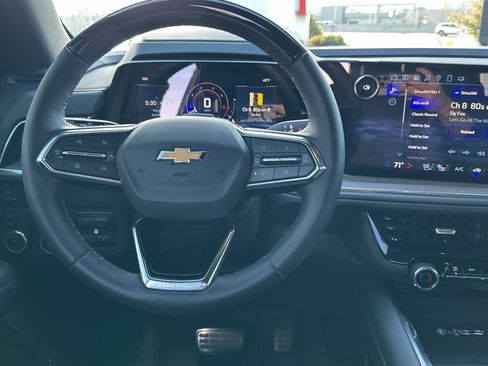 Certified 2025 Chevrolet Suburban High Country image 16