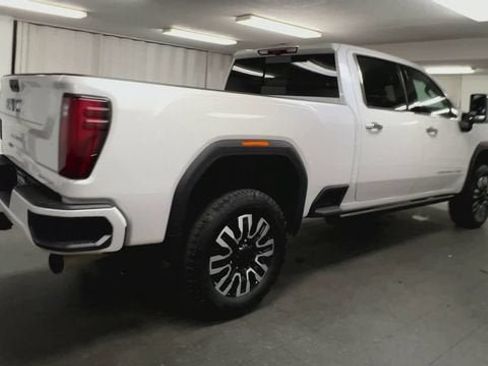 Certified 2025 GMC Sierra 3500 Denali Ultimate AWD/4WD image 8