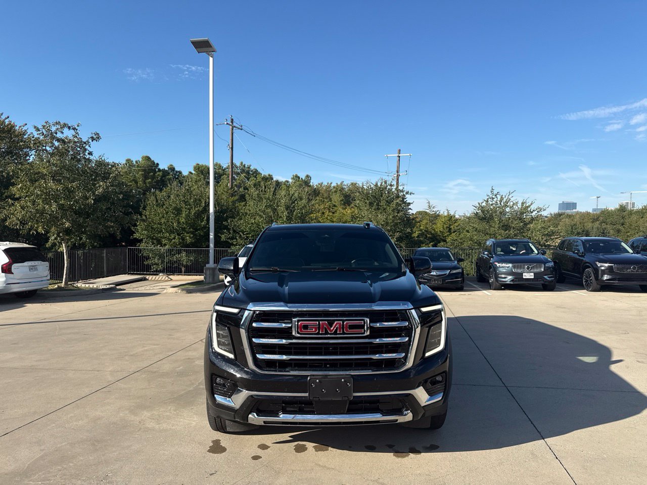 Used 2025 GMC Yukon XL Elevation w/ Elevation Premium Package AWD/4WD image 4