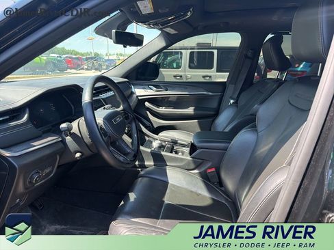 Used 2022 Jeep Grand Cherokee L Overland w/ Advanced Protech Group III AWD/4WD image 2