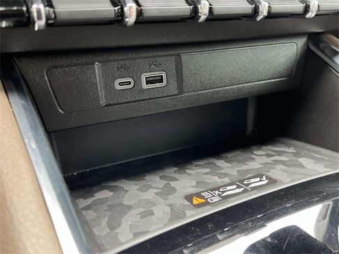 Used 2024 GMC Canyon Denali image 30