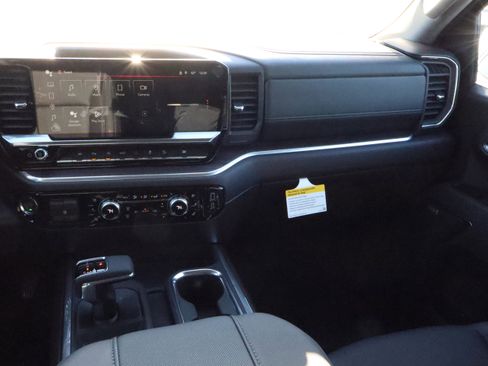 New 2026 GMC Sierra 1500 SLT image 11